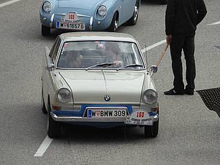 Adolf Grasel mit BMW 700 CSL am Seiberer 2023